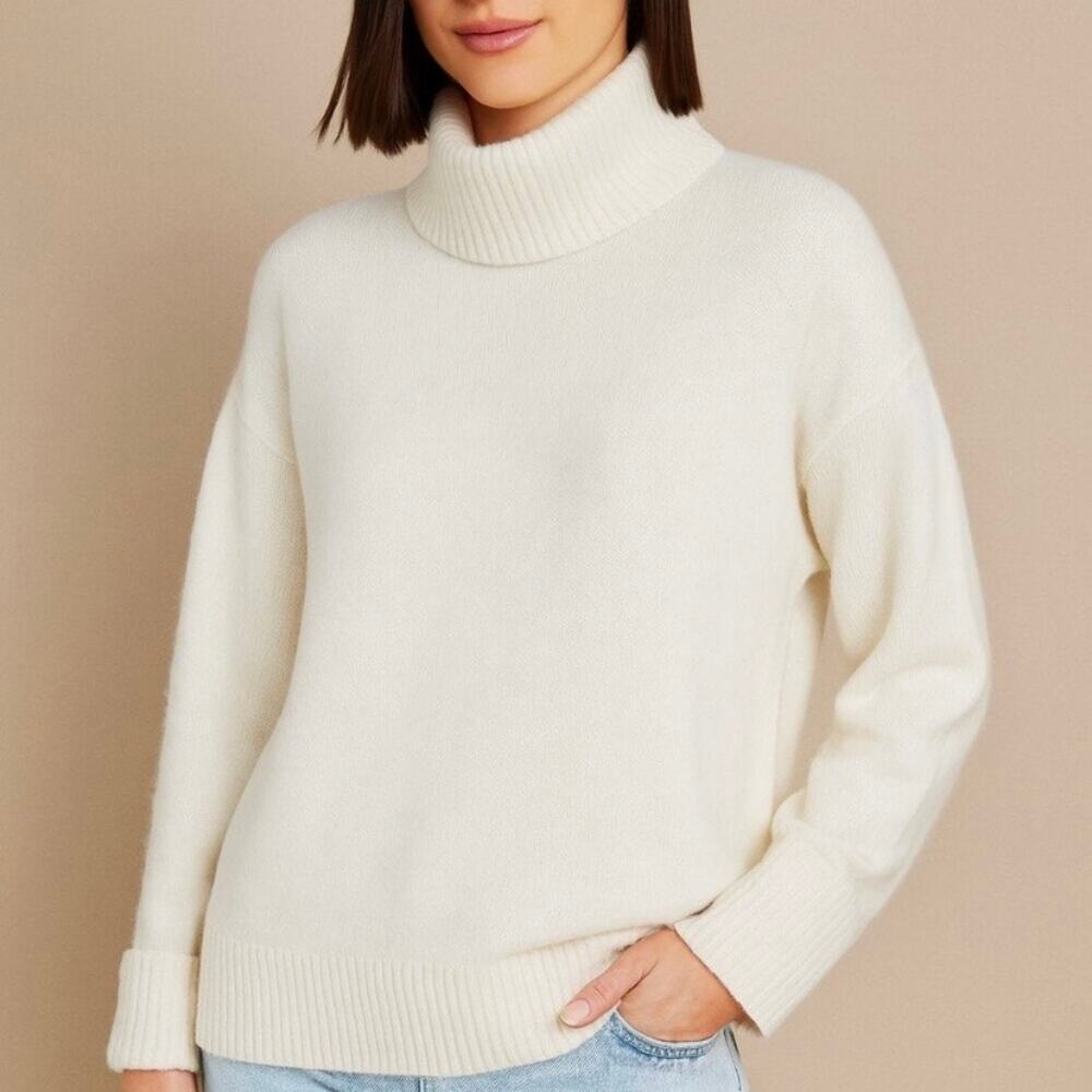 Old Navy Cream Super Soft Turtleneck Sweater Sz.M NWT